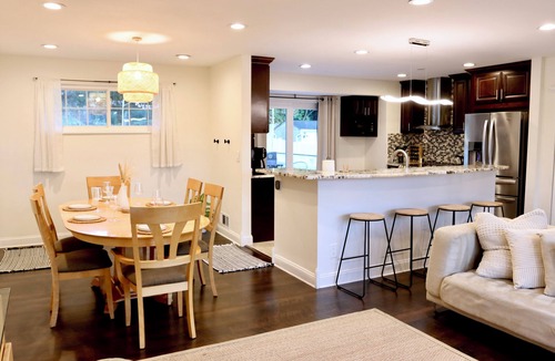 White Oak House | Charming 4-bedroom house with AC and WiFi in brilliant Silver Spring
