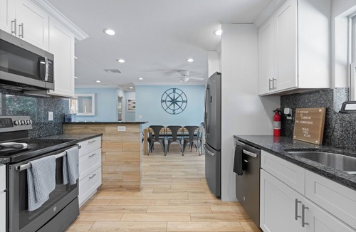 Jupiter House | Charming 4-Bedroom Beach Bungalow with Idyllic Pool & Backyard