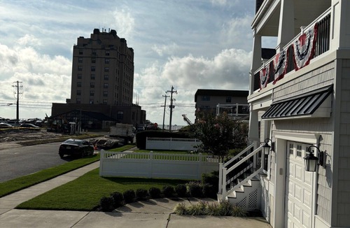 A-Zone House | Charming 4-bedroom house with WiFi and AC on beach block in Brigantine