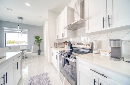 Mariner House | Charming 4-bedroom house with Heated Pool