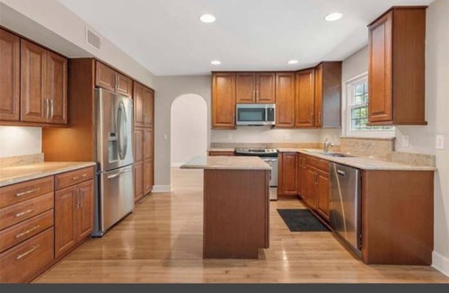Feather Sound House | Charming 4-bedroom house, sleeps 8, in Feathersound.