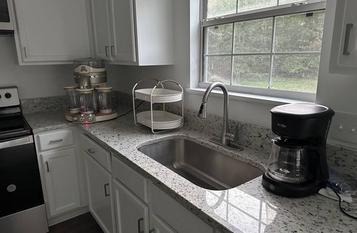 Huntcliff House | Charming 4-bedroom house with WiFi and AC in brilliant Columbia