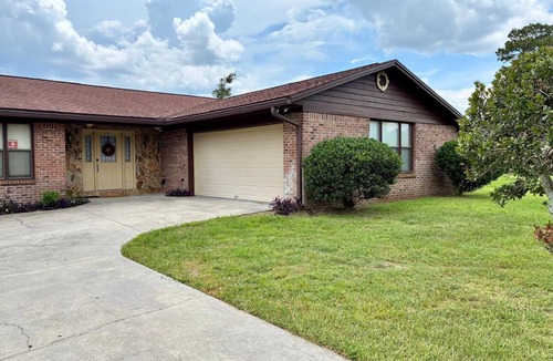 Northside House | Charming 4-bedroom Lake House with minutes from Airport and River City Plaza
