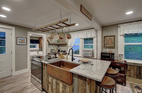 Johnson County House | Charming 4-bedroom farmhouse in Shady Valley, TN with breathtaking view
