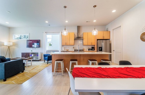 Sugar Creek House | Charming 4BR Getaway Two Suites + Great Layout