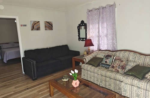 Jacksonville House | Charming 5-bedroom house with AC in Jacksonville