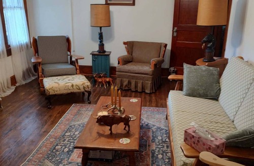 Franklin House | Charming 5-bedroom vintage farmhouse in beautiful Franklin, NC.