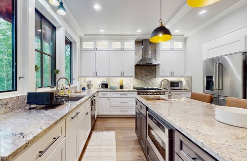 Cashiers House | Charming 5BR house with Full Kitchen, HUGE screened in porch and Gas Grill