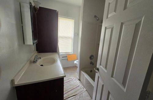 Camden House | Charming 6 Bed 3Bath home near Philadelphia
