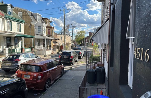 Frankford Bed & Breakfast | Charming 6-bedroom bed & breakfast in fabulous Philadelphia with WiFi