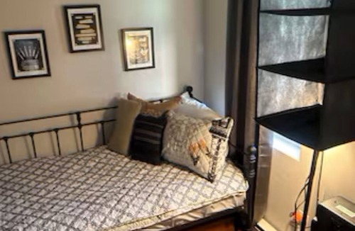 Frankford Bed & Breakfast | Charming 6-bedroom bed & breakfast in fabulous Philadelphia with WiFi