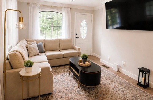 Austell House | Charming and centrally located 3-bedroom home in Austell