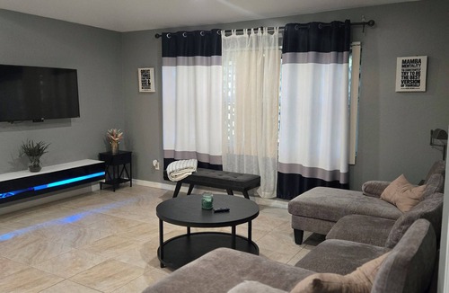 Westminister House | Charming and cozy 3-bedroom duplex in welcoming Lehigh Acres! Come stay here!
