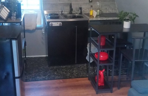 Church Street Cabin | Charming and lovely cabin/loft in fabulous Atlanta with AC, WiFi.