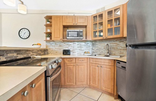 Pinellas Point Apartment | Charming Apartment with Balcony & Pool Views