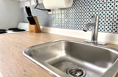 East Fort Lauderdale Apartment | Charming Beach Studio/Patio/Wifi/Self Check In-Out/One Step from the Ocean!