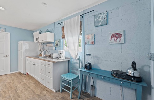 Naples Park House | Charming Beach Bungalow