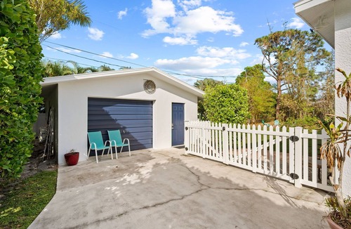 Naples Park House | Charming Beach Bungalow