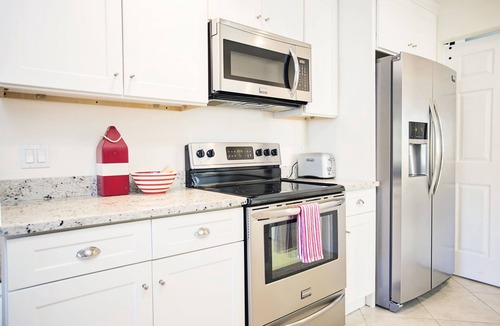 Central Naples House | Charming Beach Cottage with private pool! One mile to stunning Horizon Beach!