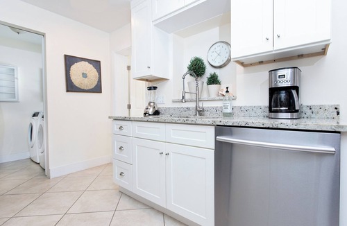 Central Naples House | Charming Beach Cottage with private pool! One mile to stunning Horizon Beach!