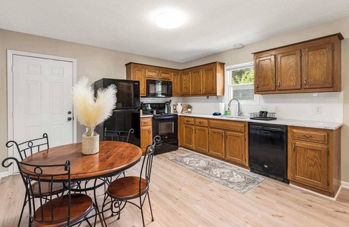 Belmont Historic District House | Charming Belmont Bungalow - 5 Min Walk to Downtown