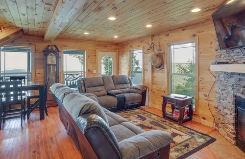 Bryant Cabin | Charming Bryant Cabin: Hot Tub & Shared Amenities!