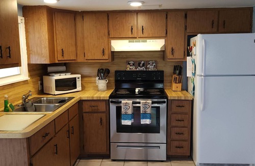 Charlotte Harbor House | Charming bungalow - Walk to SunSeekers Resort, the Fishing Pier and Beach