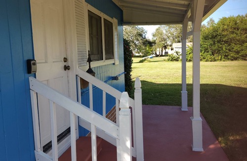 Charlotte Harbor House | Charming bungalow - Walk to SunSeekers Resort, the Fishing Pier and Beach