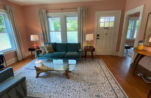 Oakhurst House | Charming bungalow minutes from uptown Charlotte