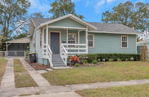 Lakeshore South House | Charming Bungalow - 10min to Downtown