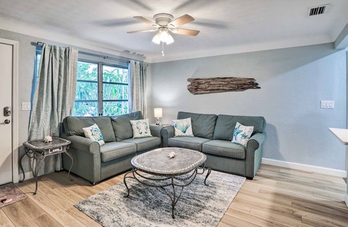 Greater Pinellas Point House | Charming Bungalow - 7 Mi to St Pete Beach!