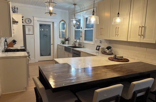 Columbia House | Charming Bungalow, convenience of downtown, yet a tranquil quiet neighborhood