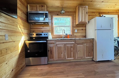 Saint Charles Cabin | Charming cabin in St. Charles, AR just 600 yards from the boat ramp