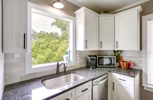 North Chattanooga House | Charming Chattanooga Home - Bike to Aquarium!