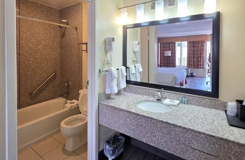 Tyner Hotel | Charming Chattanooga Room Minutes from Tennessee Aquarium & Lookout Mountain