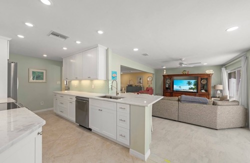 East Rocks House | Charming Chert: 3 BR Pool Home Near the Beach!