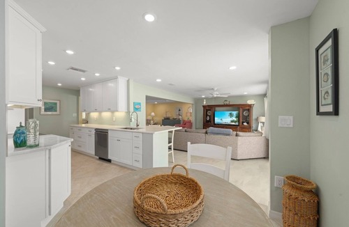East Rocks House | Charming Chert: 3 BR Pool Home Near the Beach!