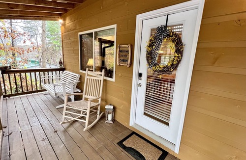 Clayton Cabin | Charming Clayton Cozy Cottage, 3/2 in town, minutes to everything