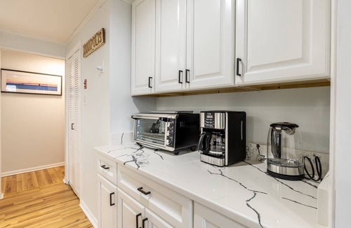 Arundel on the Bay House | Charming Coastal Retreat w Community Beach Dog-Friendly & Mins to Downtown Annapolis
