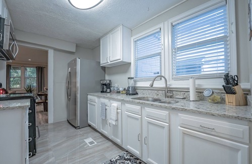 East Side Condo | Charming Condo in Historical Grant Park - Atlanta!