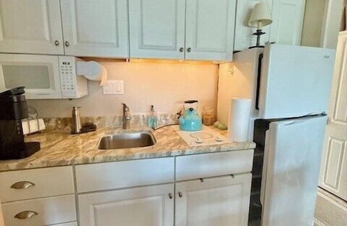Stone Harbor Condo | charming condo just three blocks from the beach