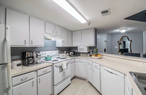 Clearwater Condo | CHARMING CONDO MINUTES FROM GORGEOUS BEACHES & LOTS OF ATTRACTIONS