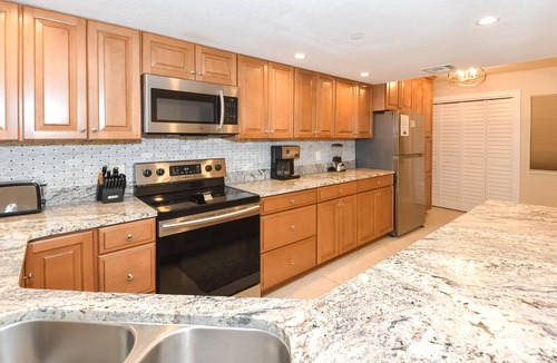 Holiday Isle Condo | Charming condo w/private balcony at a cozy, quiet resort!