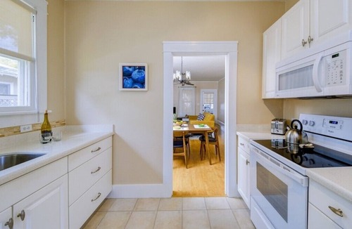 Laurel Park House | Charming Cottage DOWNTOWN SARASOTA. MINUTES FROM SIESTA KEY!