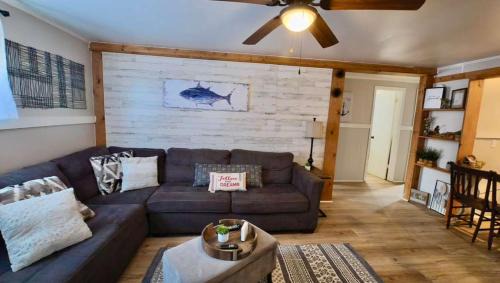 Crystal River House | Charming Cottage fenced backyard & boat parking
