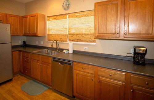 Saint Helena Island Cottage | Charming Cottage Near Marina & Boathouse w/ Sunny Golf Course Views