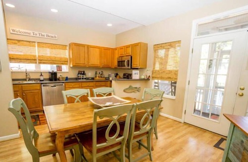 Saint Helena Island Cottage | Charming Cottage Near Marina & Boathouse w/ Sunny Golf Course Views