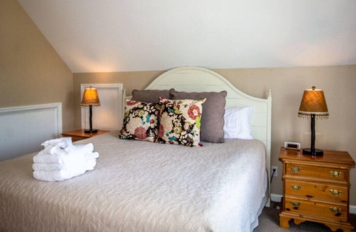 Saint Helena Island Cottage | Charming Cottage Near Marina & Boathouse w/ Sunny Golf Course Views