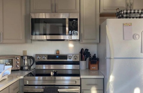 Long Pond Cottage | Charming Cottage on a hill by Camelback and Kalahari