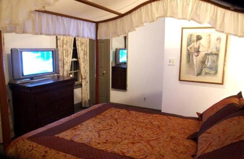 Phoenixville House | Charming Cottage Getaway in Chester Springs, Pennsylvania